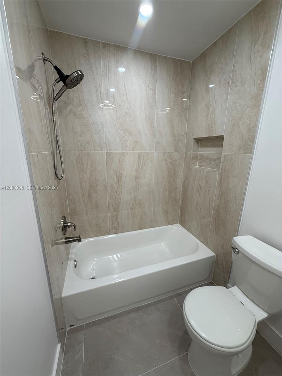 A12068396 Property Photo 25