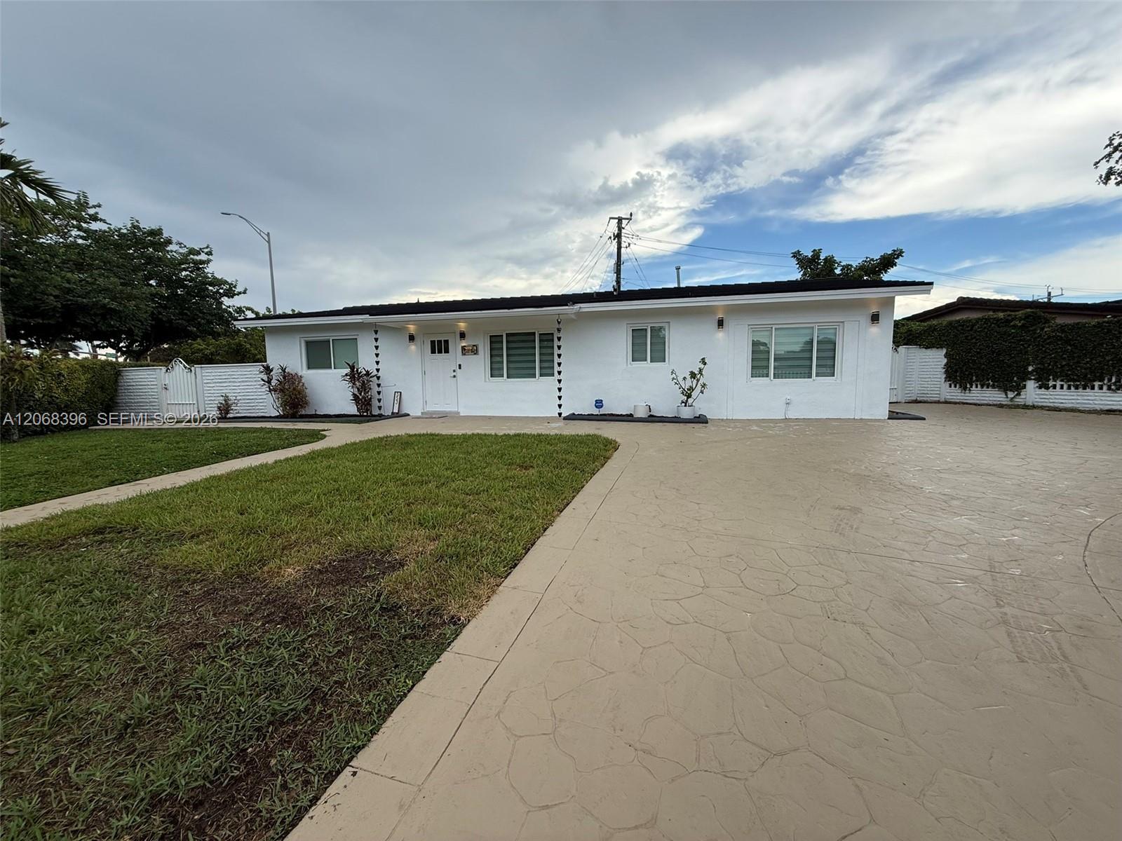 A12068396 Property Photo 42