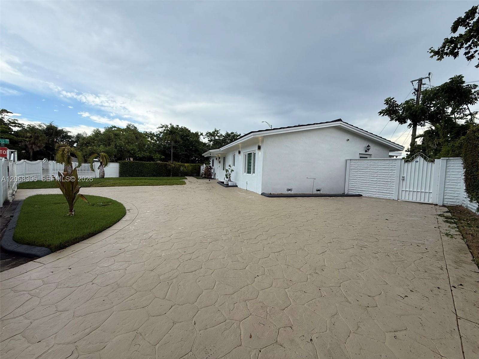 A12068396 Property Photo 43