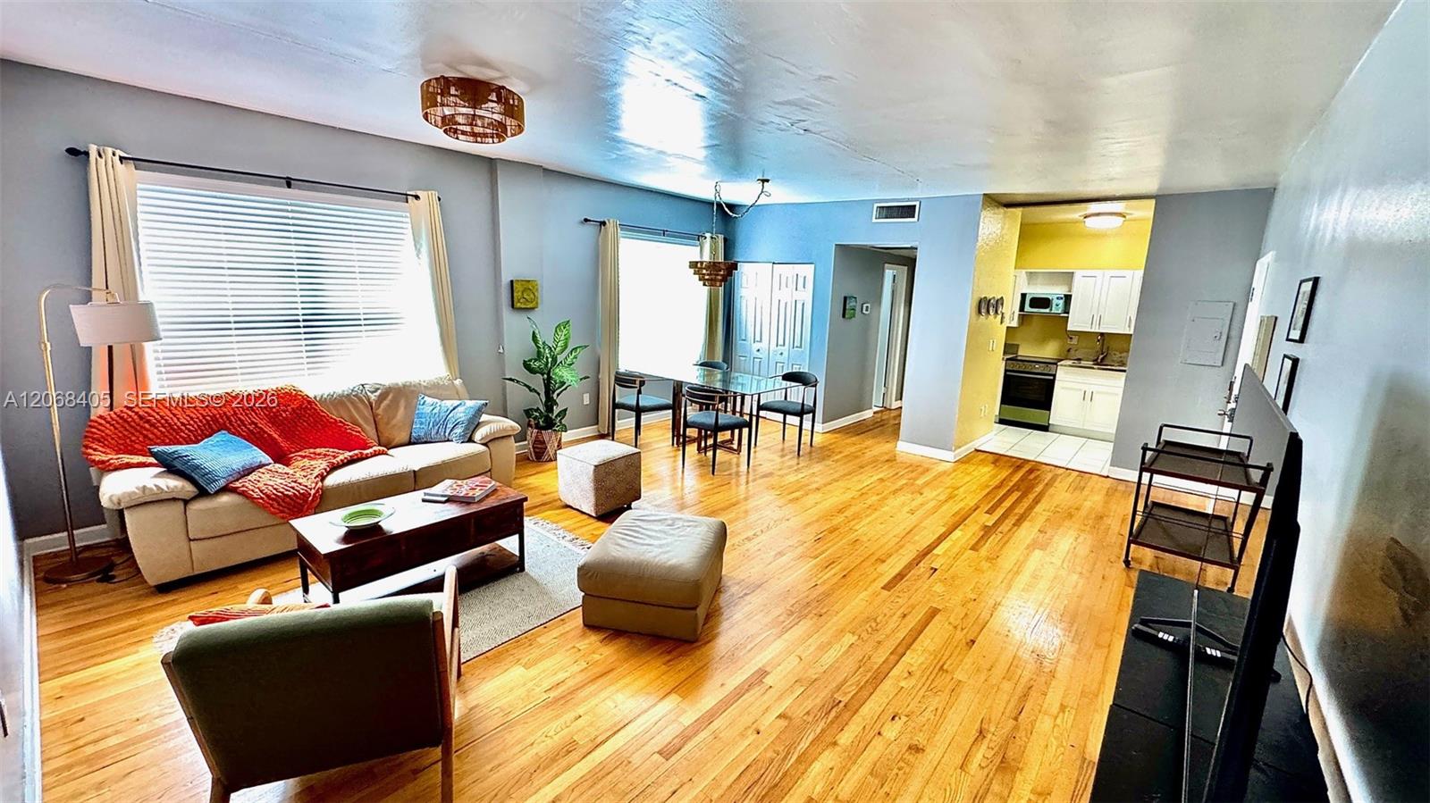 1200 Euclid Avenue 302 Property Photo 9