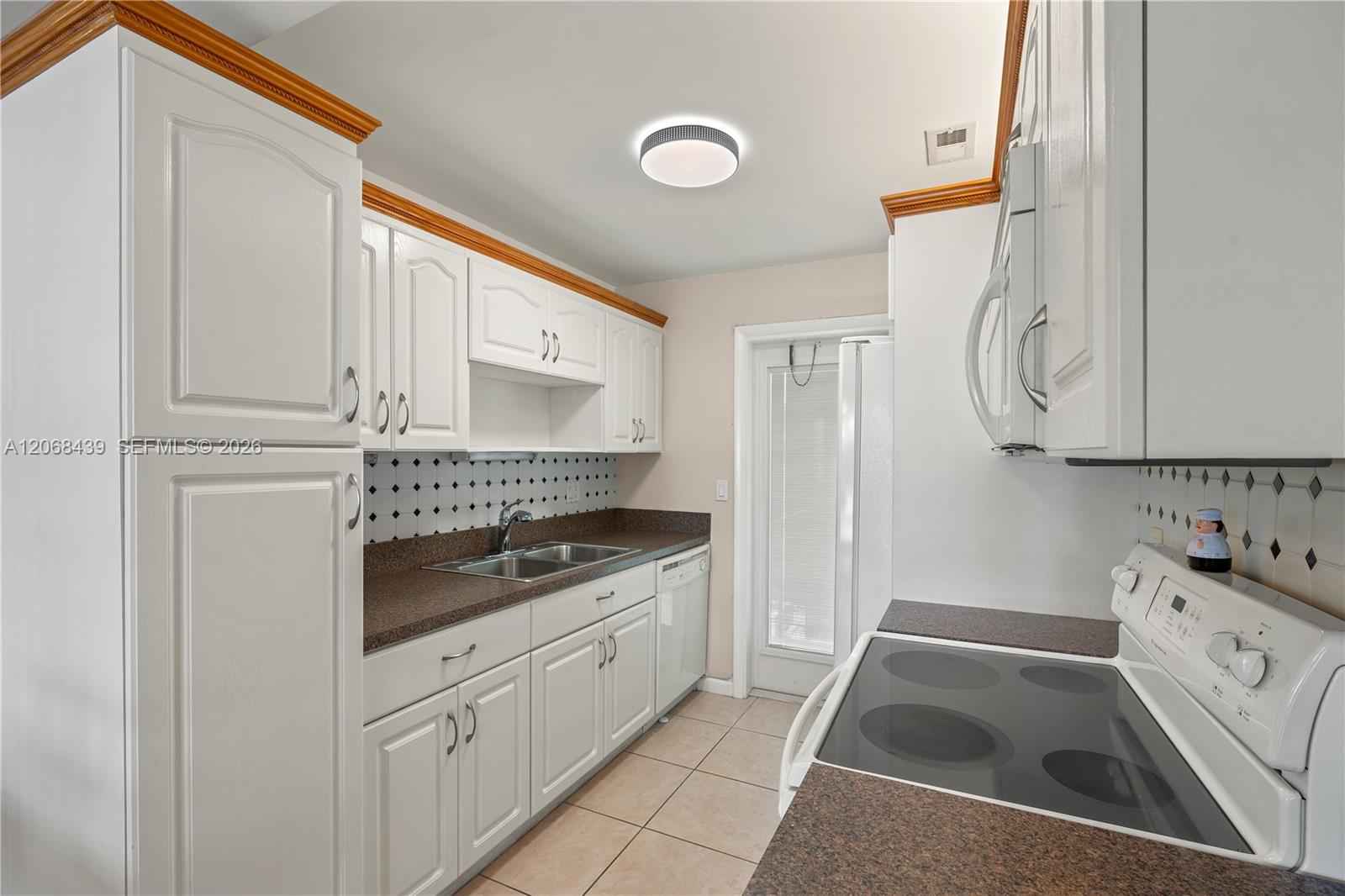 2600 Diana Drive 208 Property Photo 3