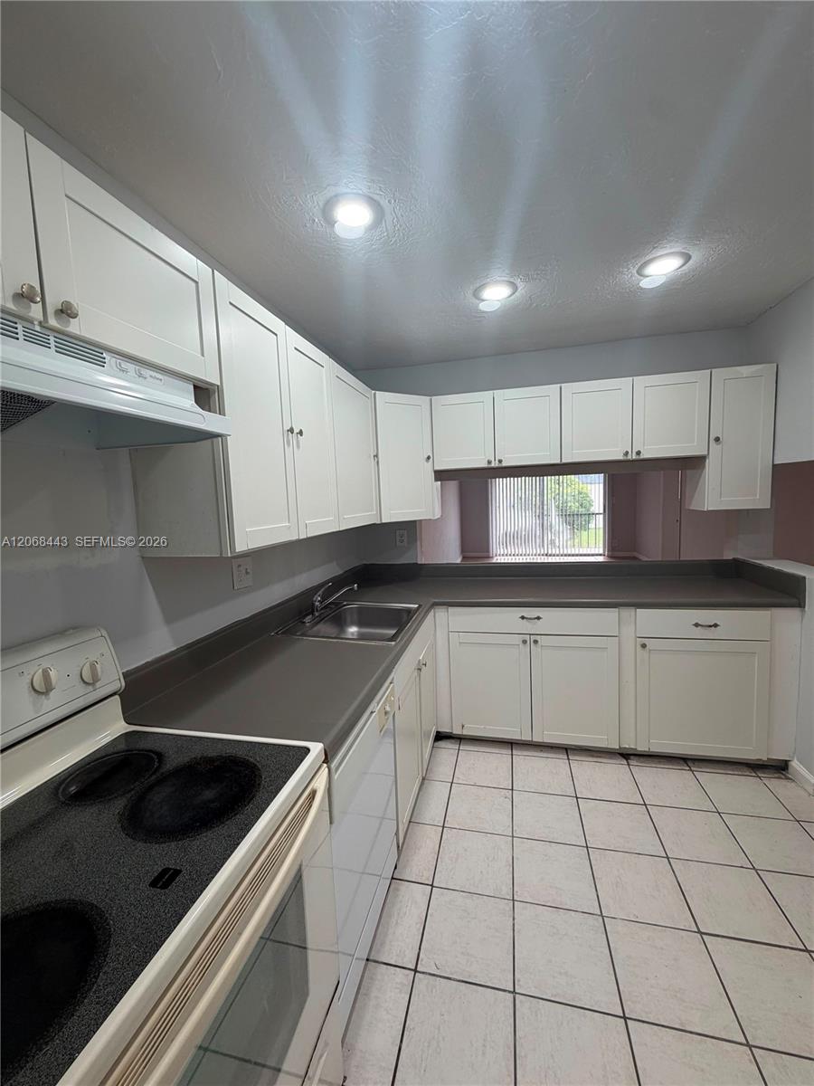 8020 N Colony Circle N 306 Property Photo 1