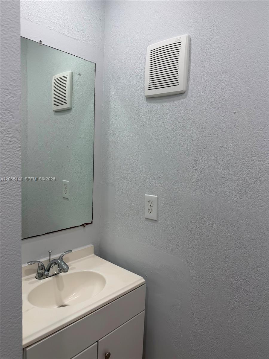 8020 N Colony Circle N 306 Property Photo 13