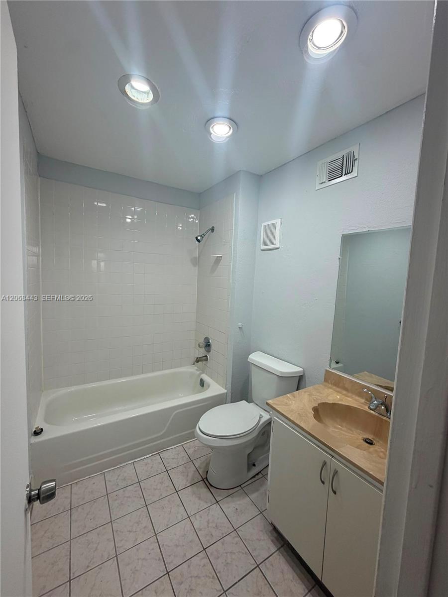 8020 N Colony Circle N 306 Property Photo 15