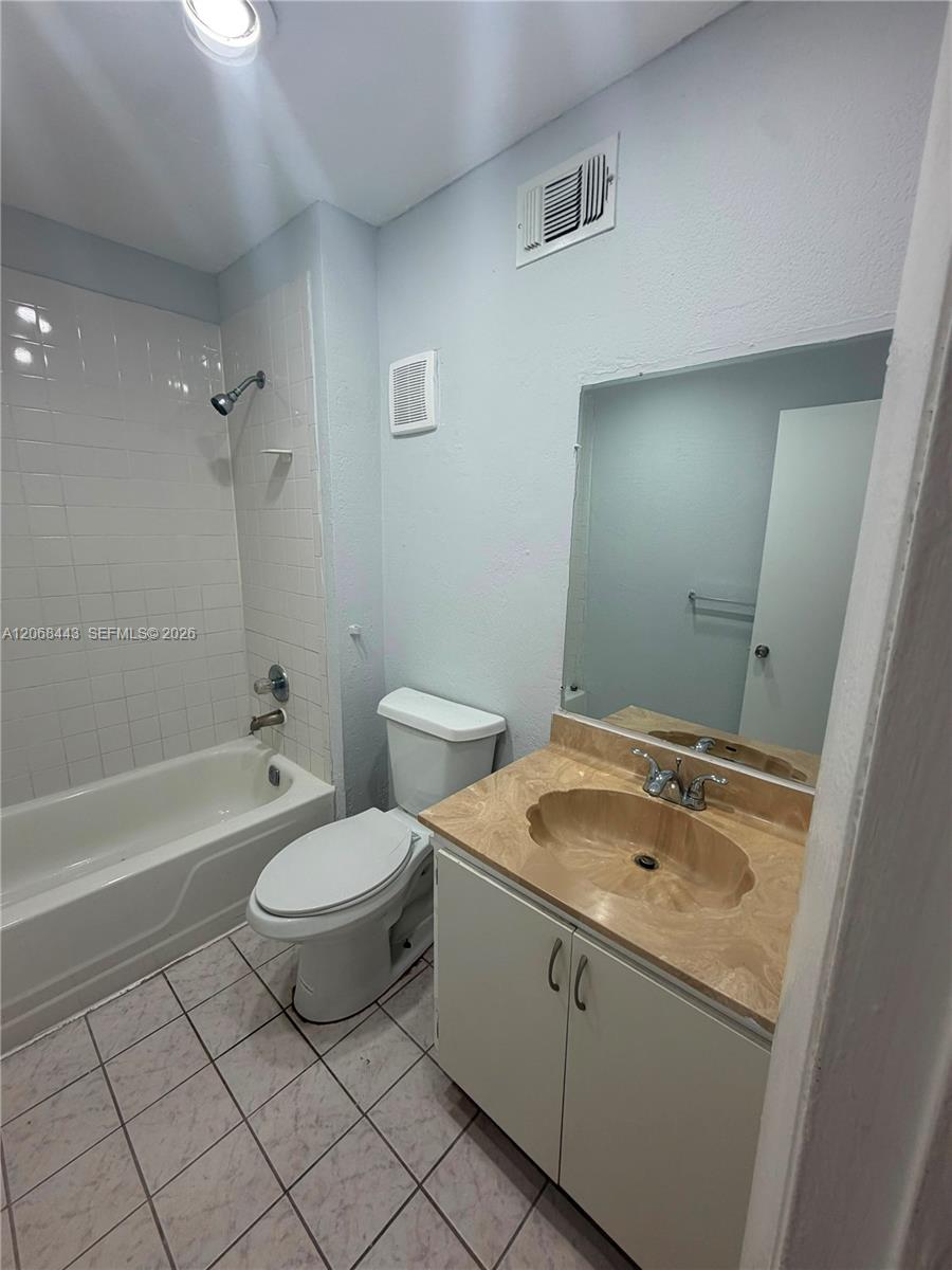 8020 N Colony Circle N 306 Property Photo 16