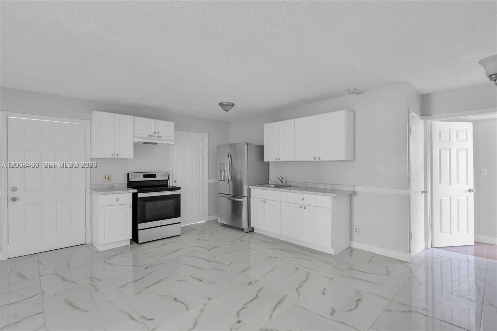 632 Sw 16th Avenue D Property Photo 2