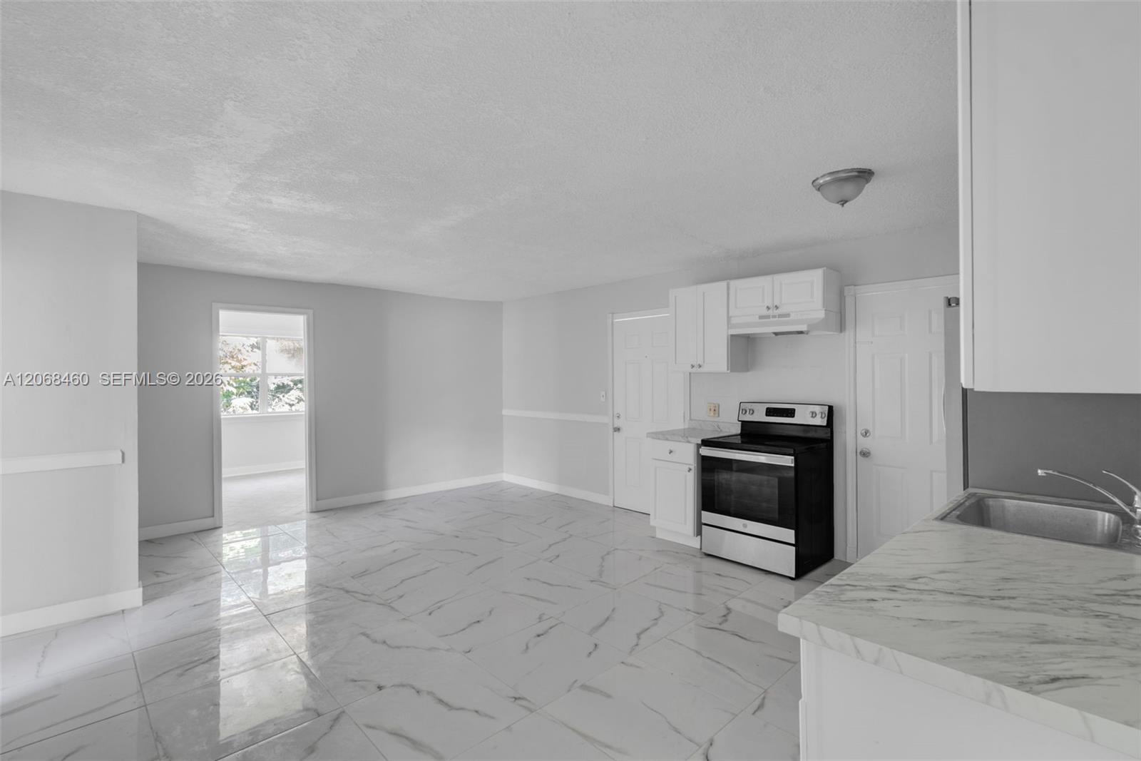 632 Sw 16th Avenue D Property Photo 3