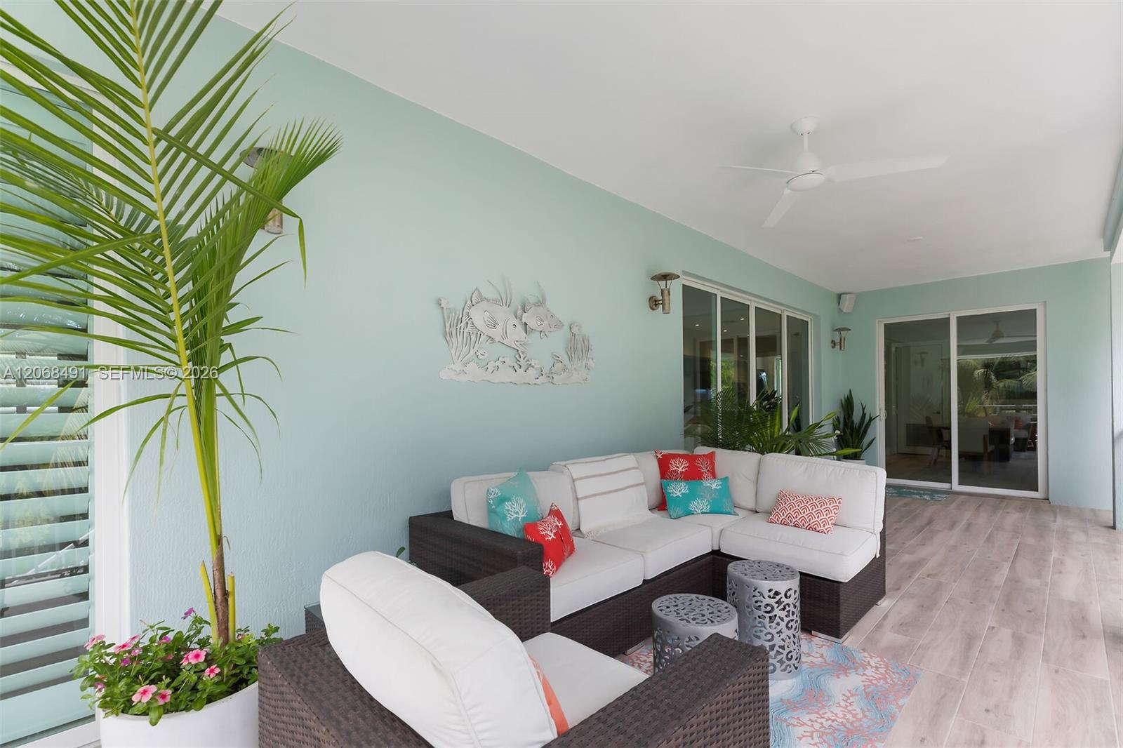 122 S Bahama Drive Property Photo 1