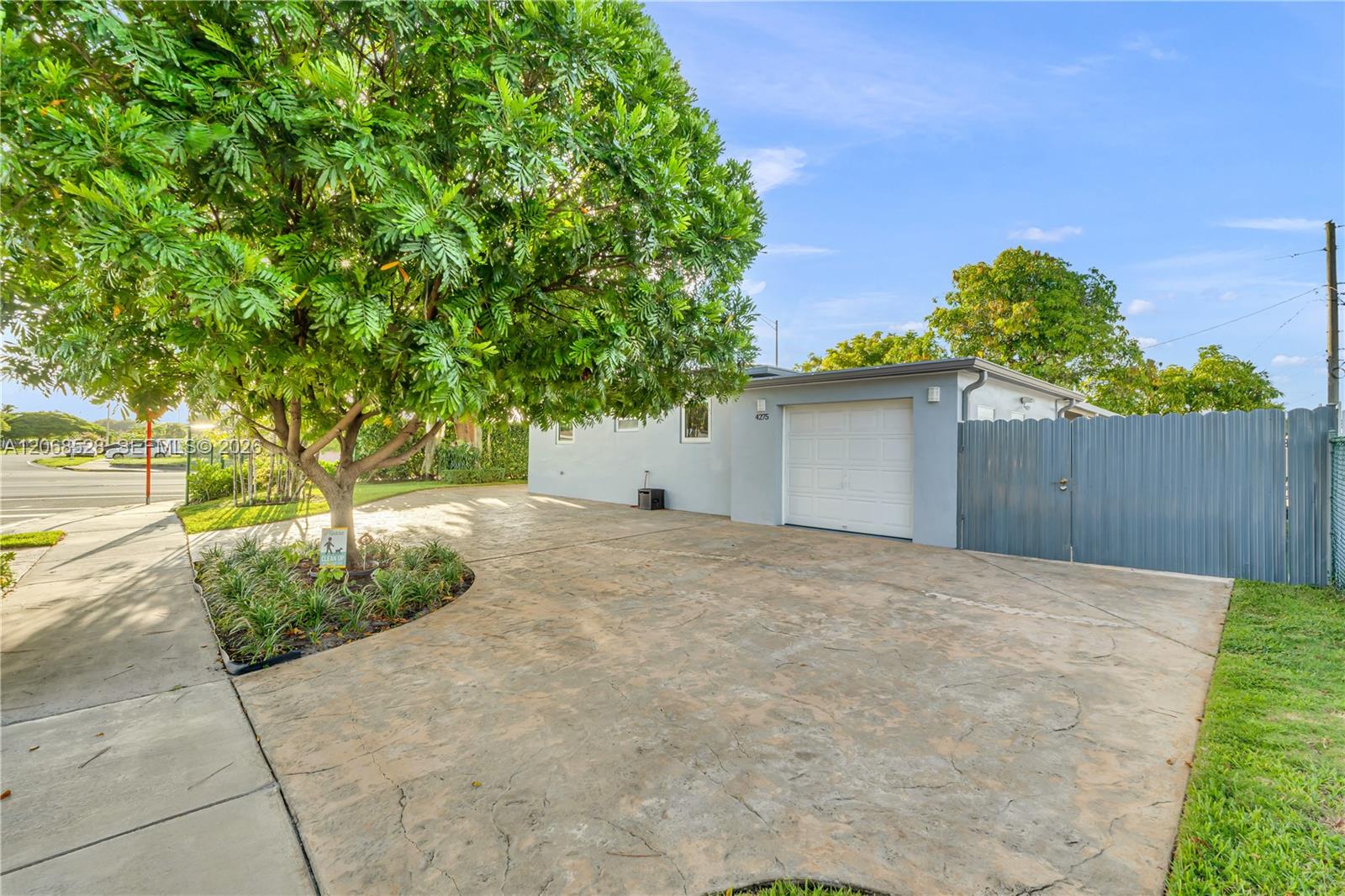 4275 SW 87th Avenue Property Photo 1
