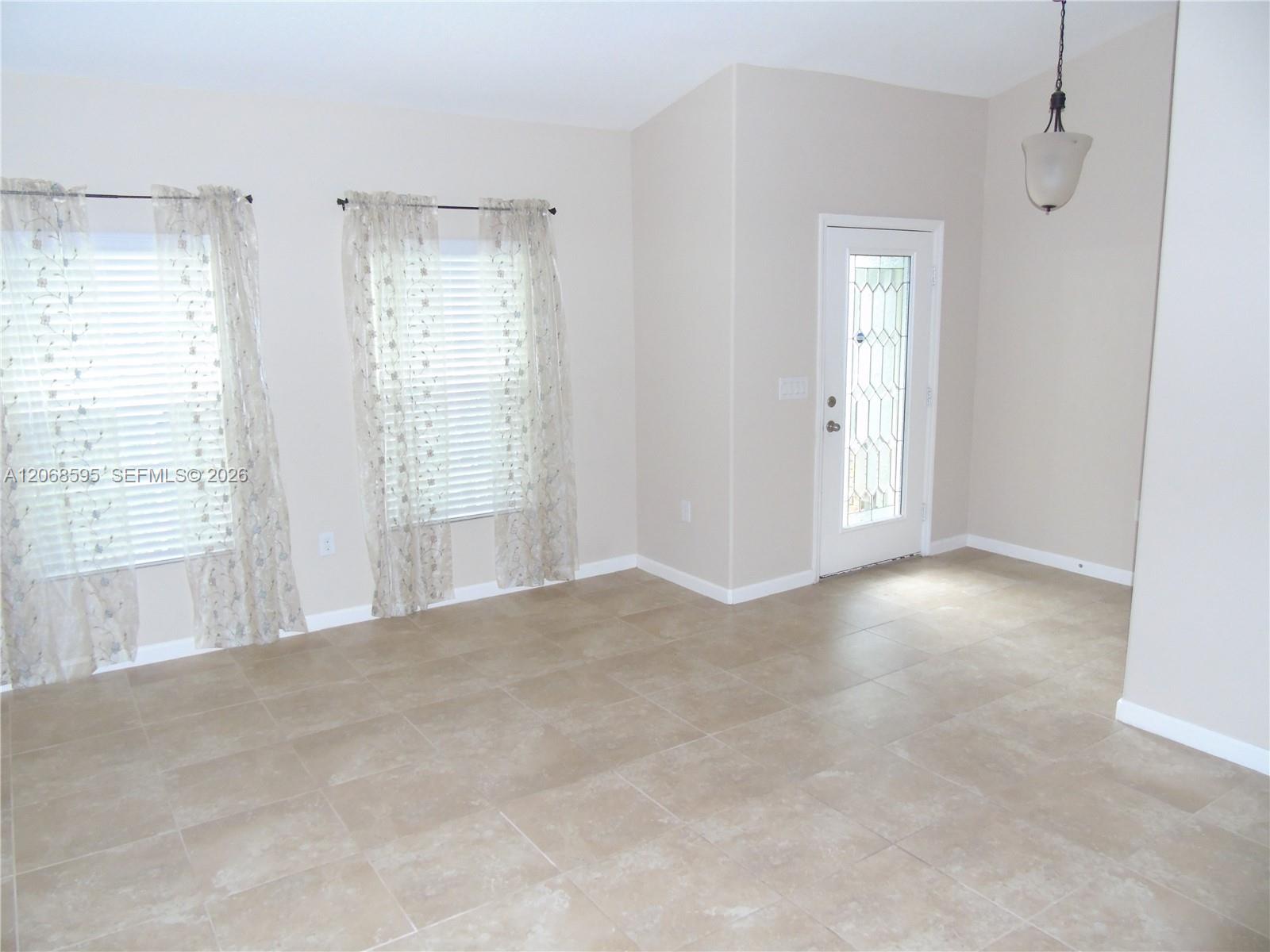 A12068595 Property Photo 5