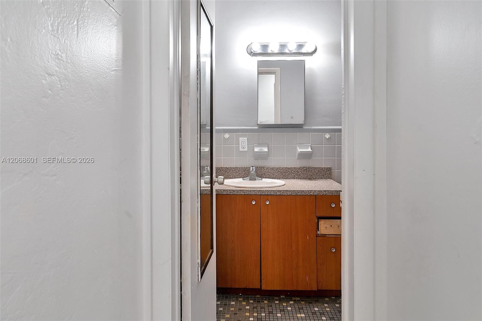 318 Majorca Avenue 304 Property Photo 16