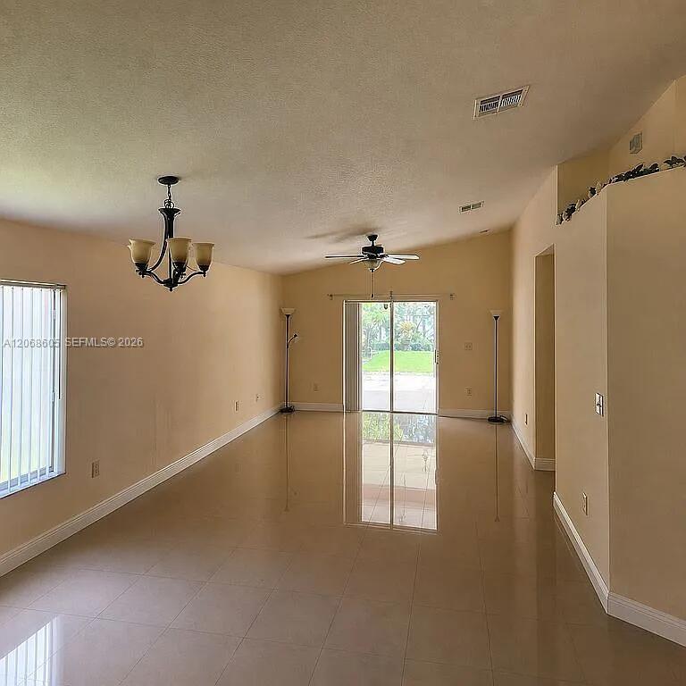 4638 Sw 134th Avenue Property Photo 2
