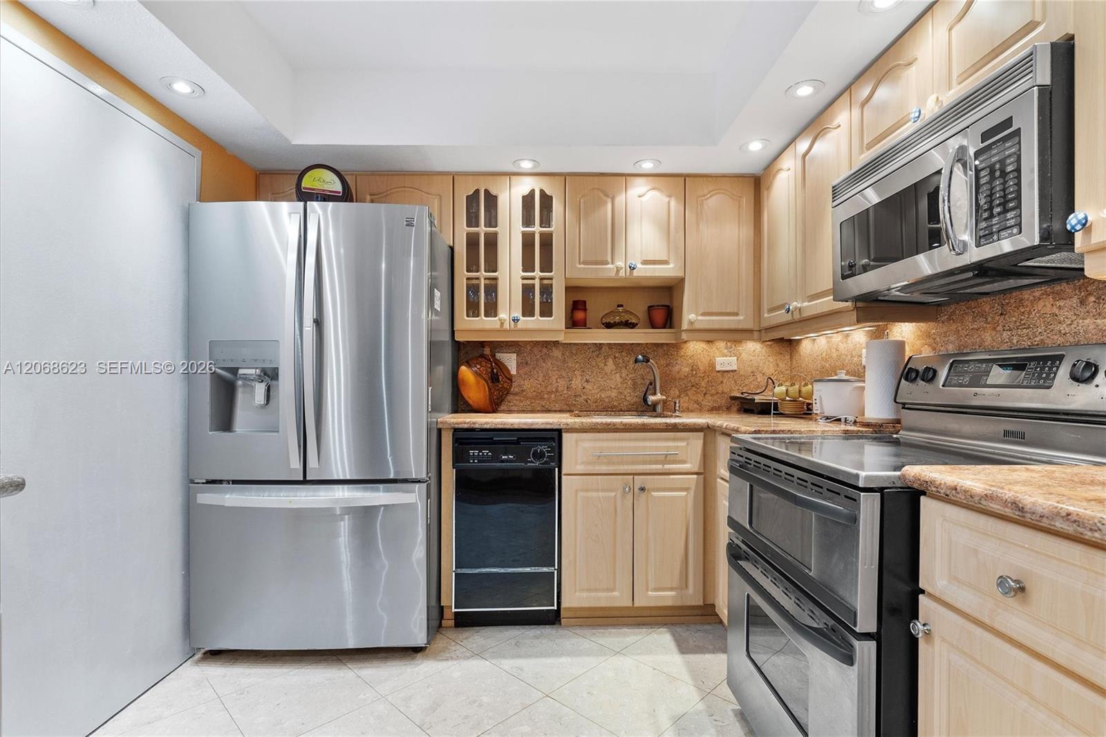 5555 Collins Avenue 10k Property Photo 6