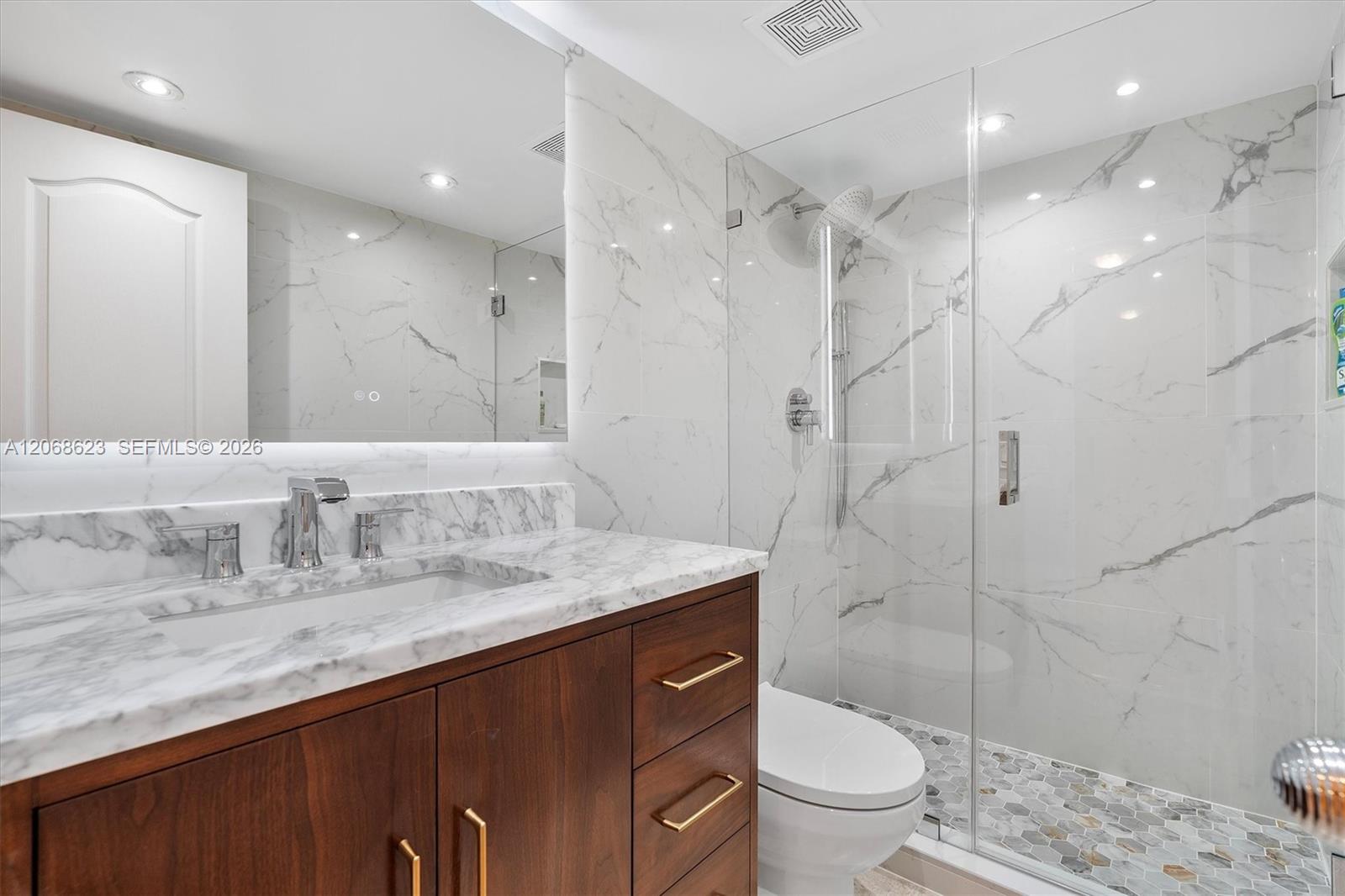 5555 Collins Avenue 10k Property Photo 8