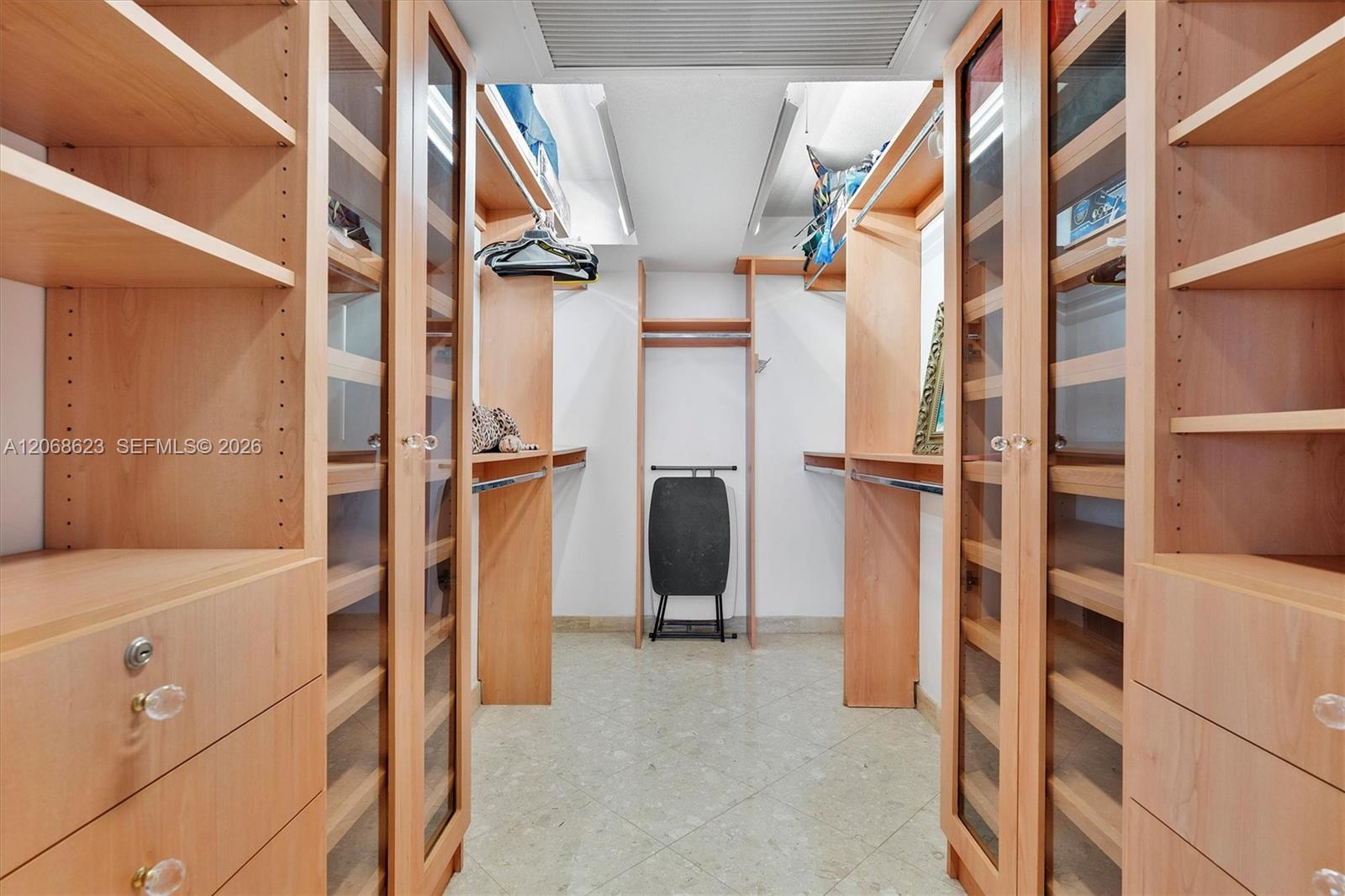 5555 Collins Avenue 10k Property Photo 13