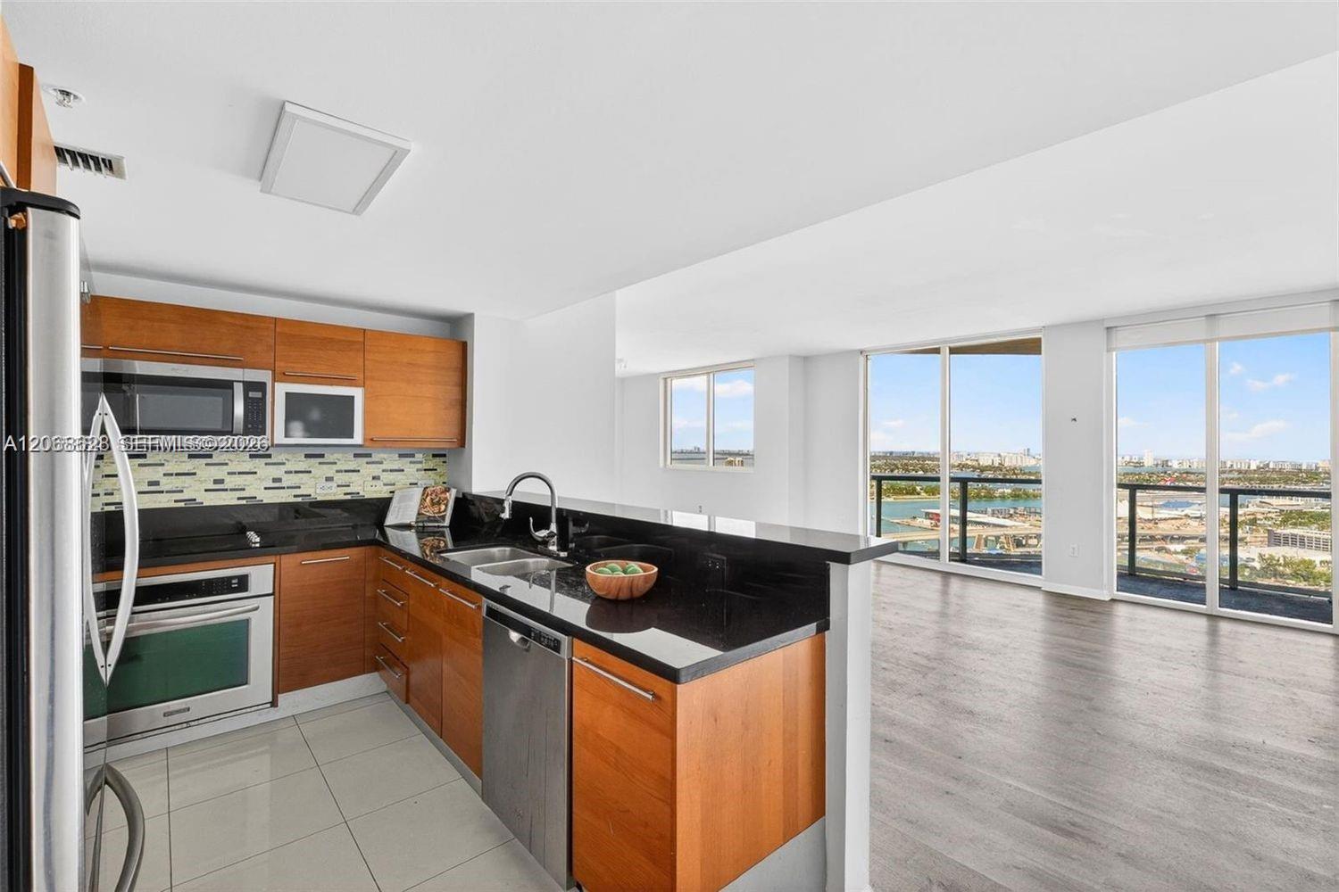 244 Biscayne Boulevard 3702 Property Photo 6