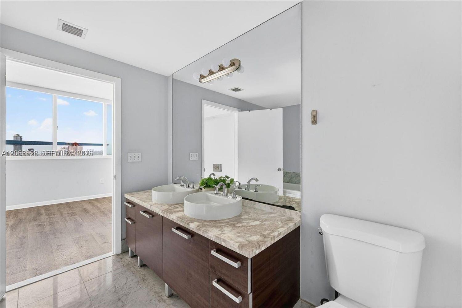 244 Biscayne Boulevard 3702 Property Photo 10