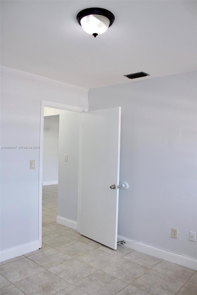 2728 W 74th Street 2728 Property Photo 4