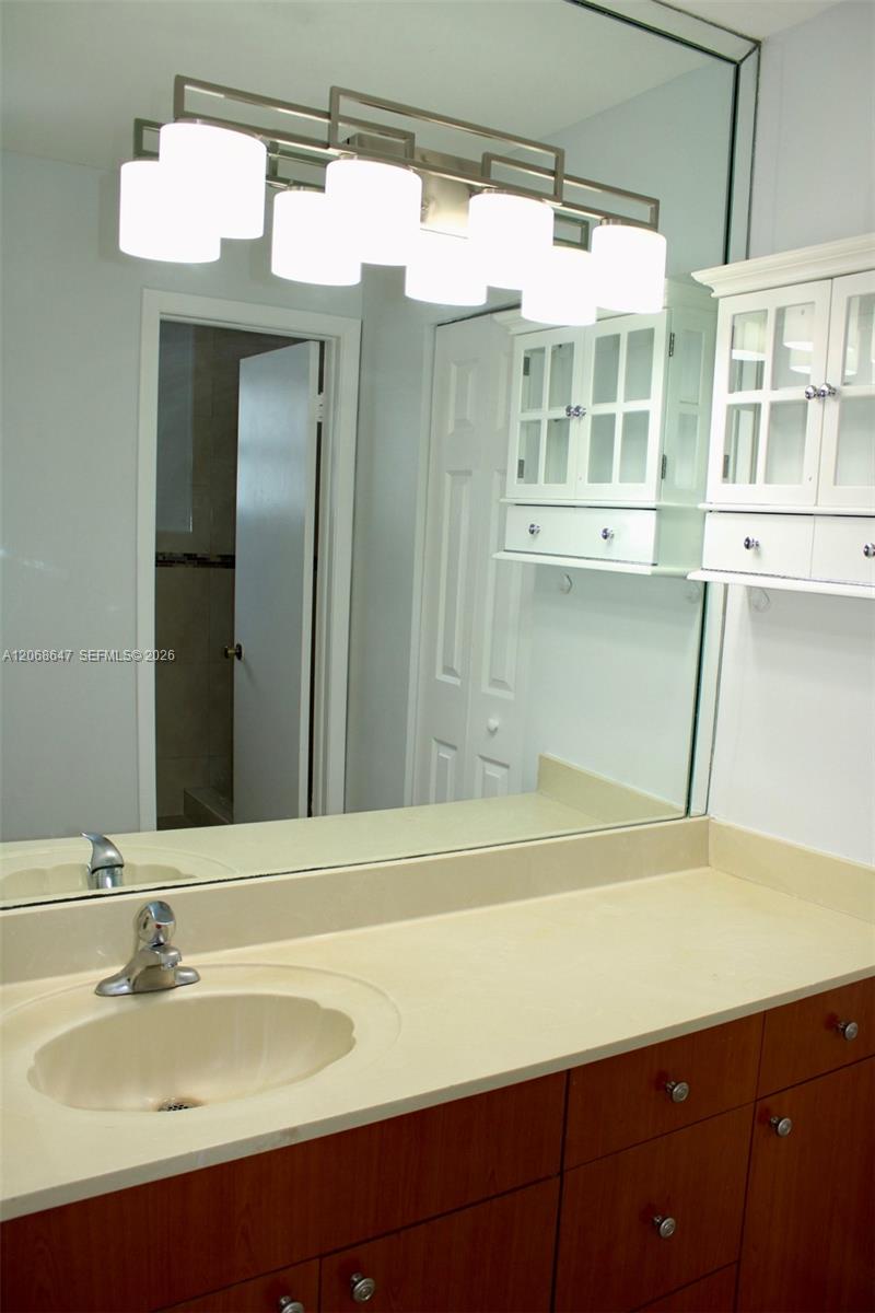 2728 W 74th Street 2728 Property Photo 11