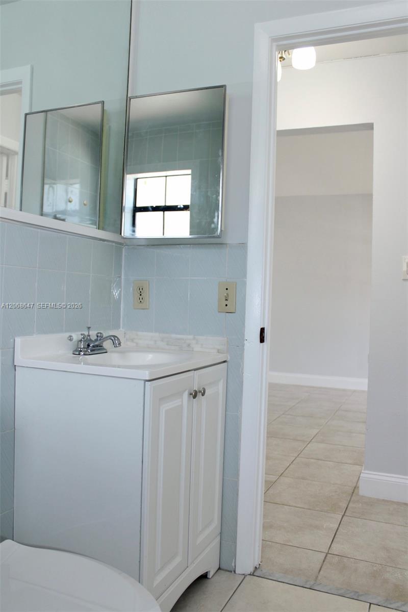 2728 W 74th Street 2728 Property Photo 14