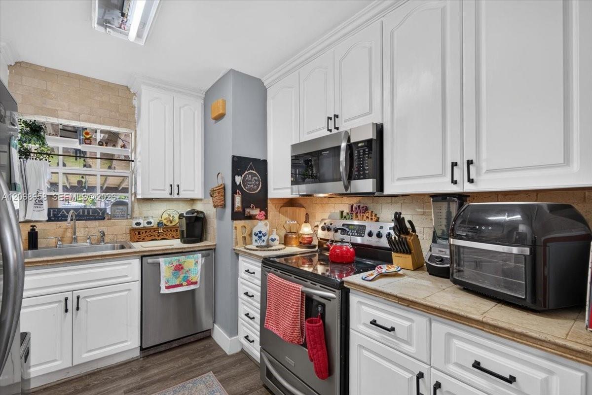 121 E 36th Street Property Photo 13