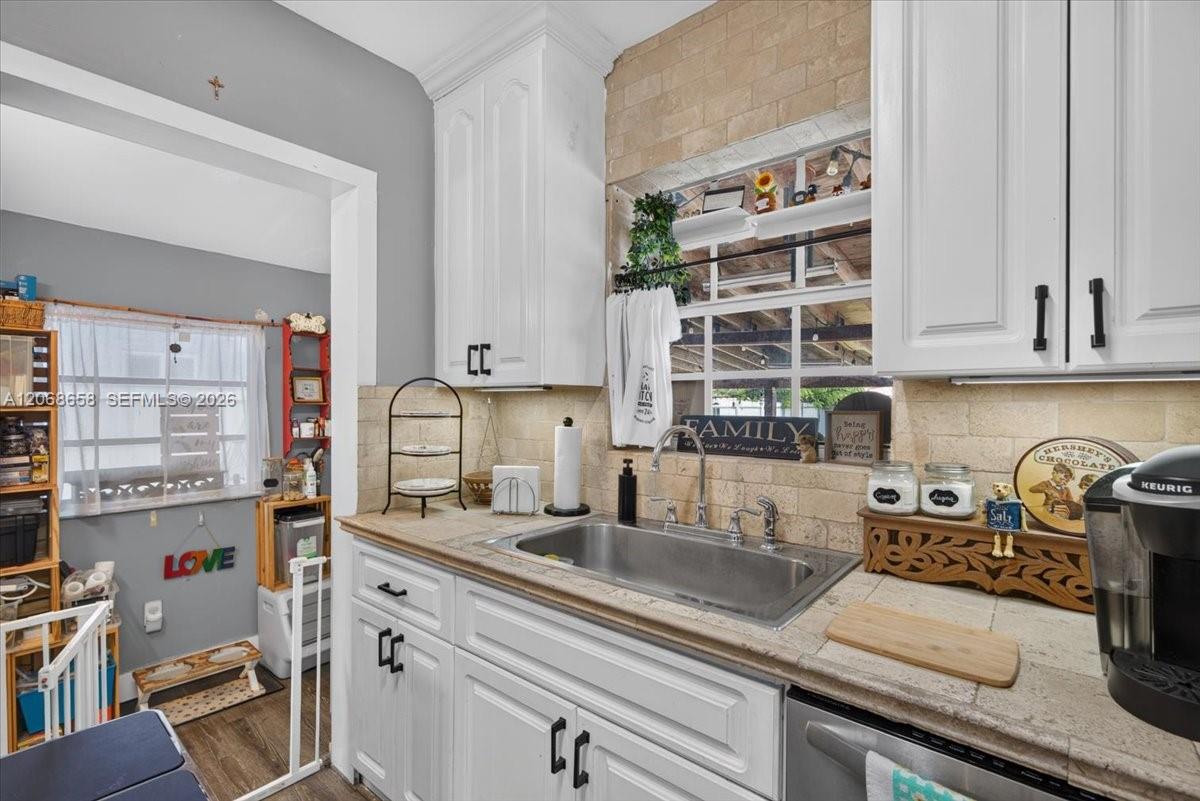 121 E 36th Street Property Photo 15