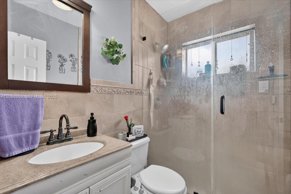 121 E 36th Street Property Photo 28
