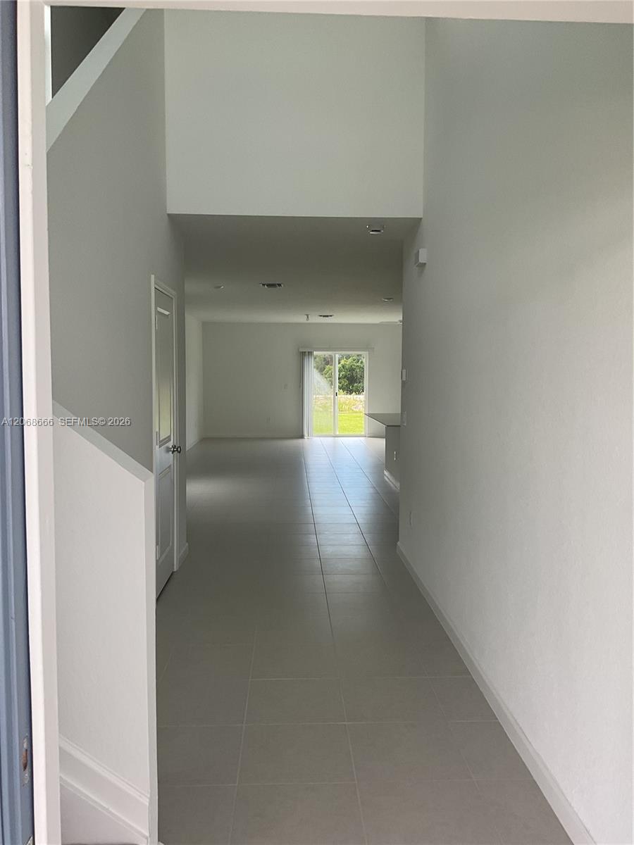 5924 Nw Fairfox Way Property Photo 4