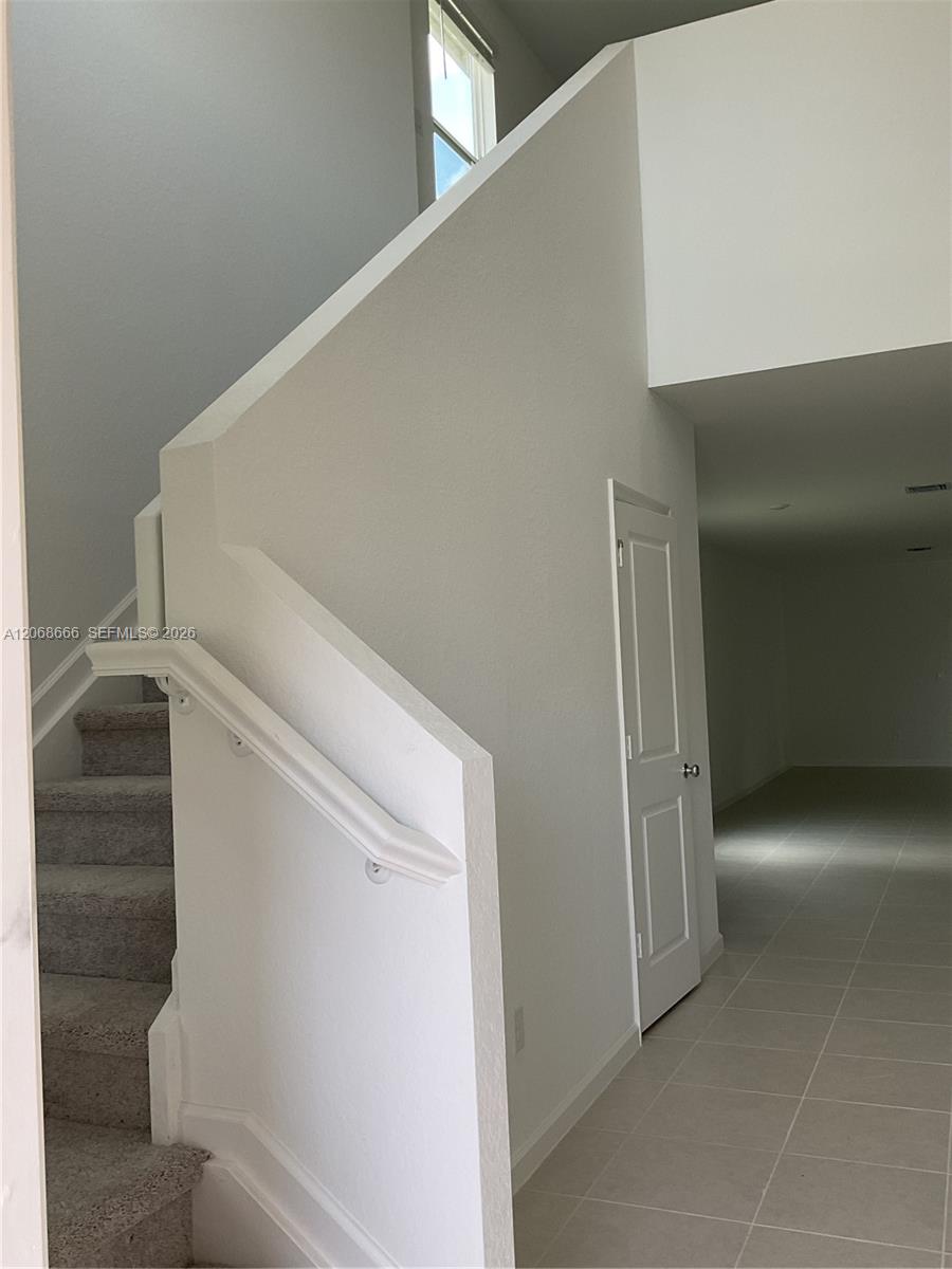 5924 Nw Fairfox Way Property Photo 5
