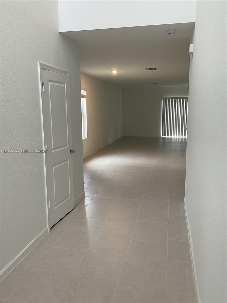 5924 Nw Fairfox Way Property Photo 6