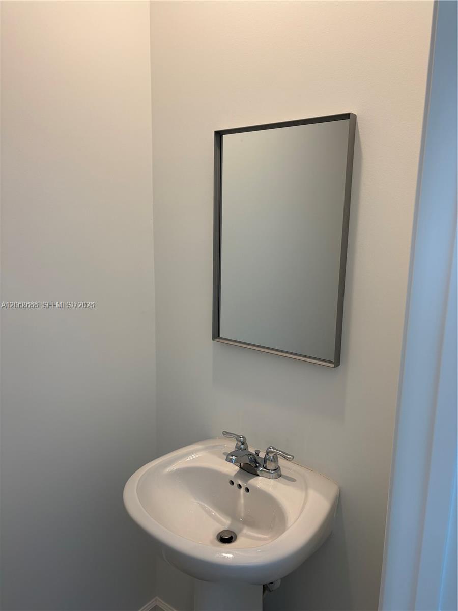5924 Nw Fairfox Way Property Photo 7