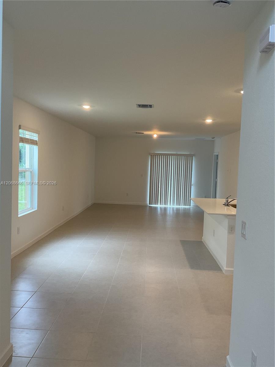 5924 Nw Fairfox Way Property Photo 10