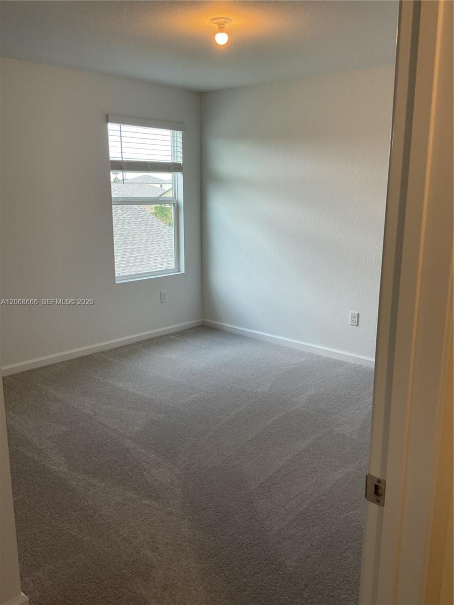 5924 Nw Fairfox Way Property Photo 33