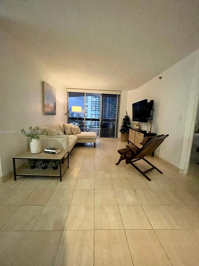 3600 Mystic Pointe Drive 1010 Property Photo 1