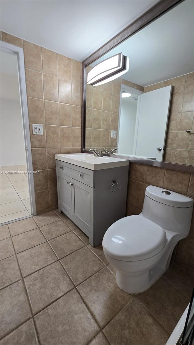 1865 79th St Causeway 2j Property Photo 33