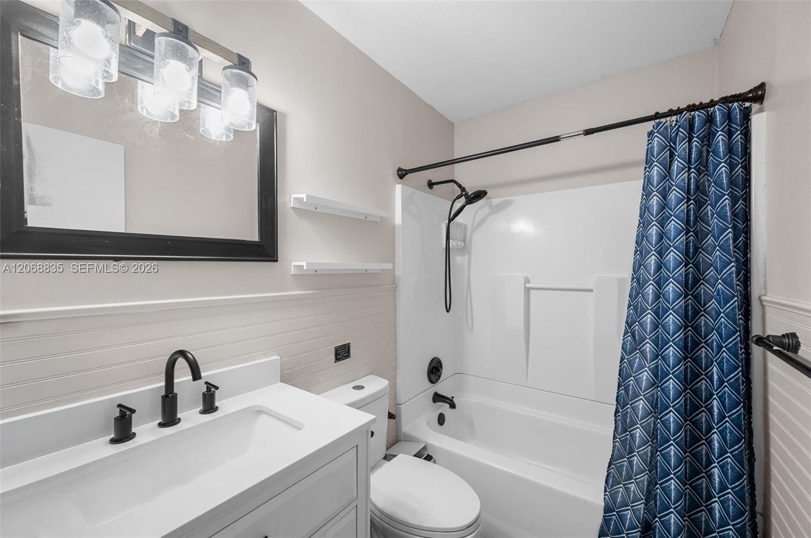 3317 Ne Jeannette Drive . Property Photo 9