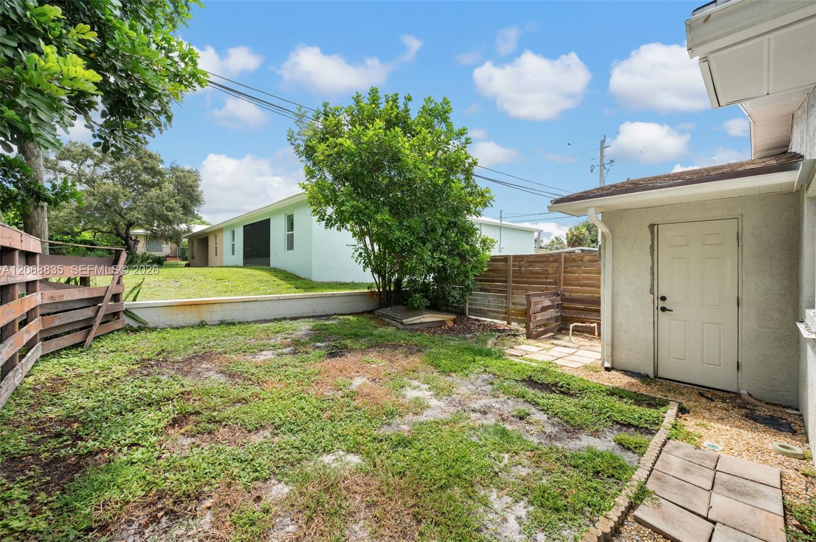 3317 Ne Jeannette Drive . Property Photo 12