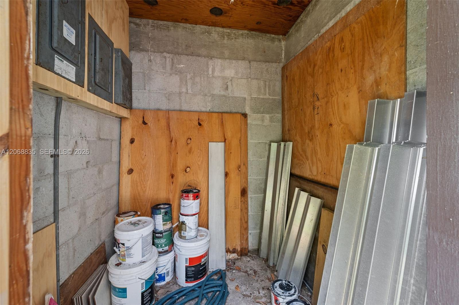 3317 Ne Jeannette Drive . Property Photo 14