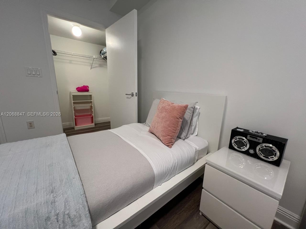 A12068847 Property Photo 14