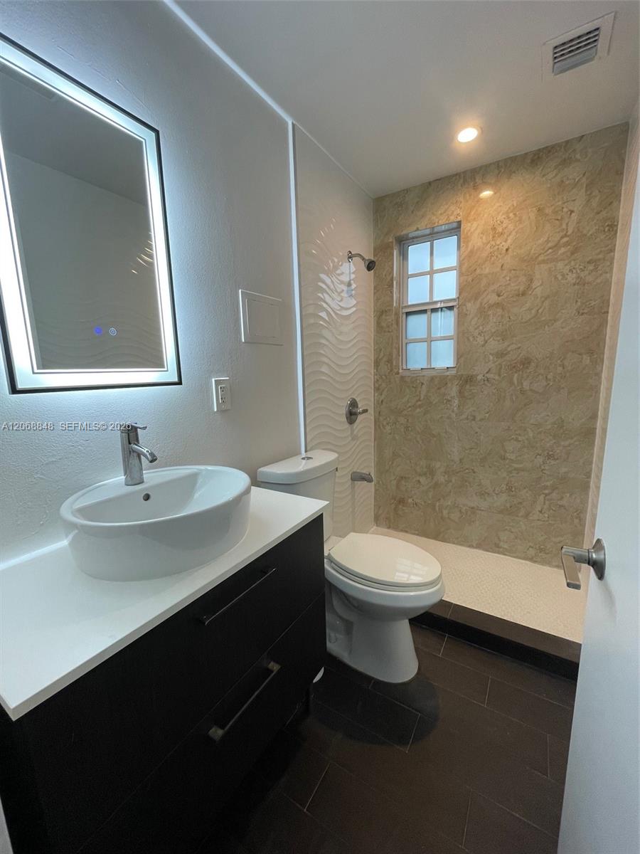 7820 Carlyle Avenue Property Photo 9