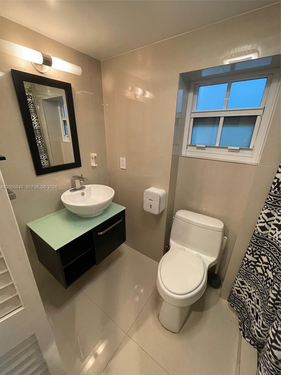 7820 Carlyle Avenue Property Photo 22
