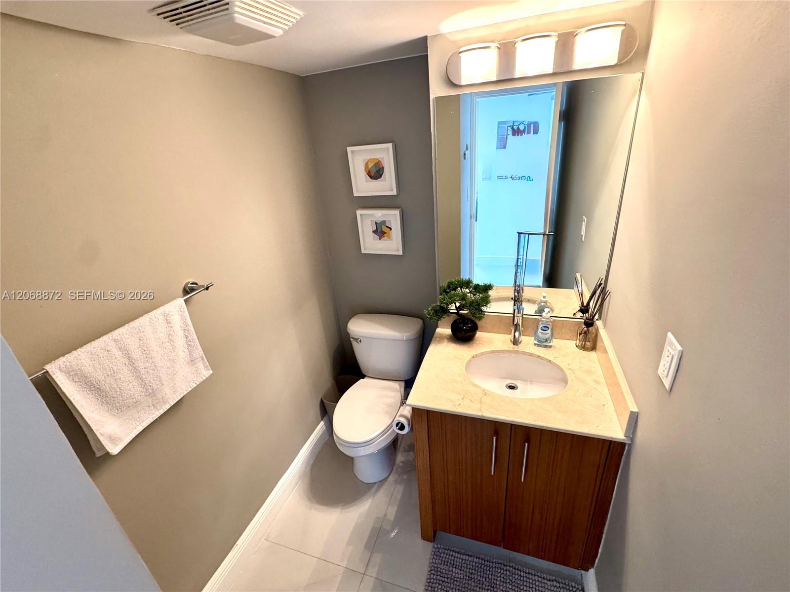 10275 Collins Avenue 624 Property Photo 17