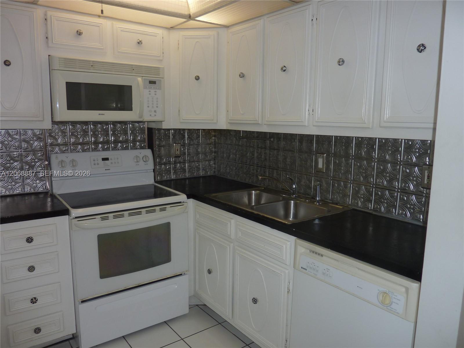 180 Cypress Club Drive 811 Property Photo 8