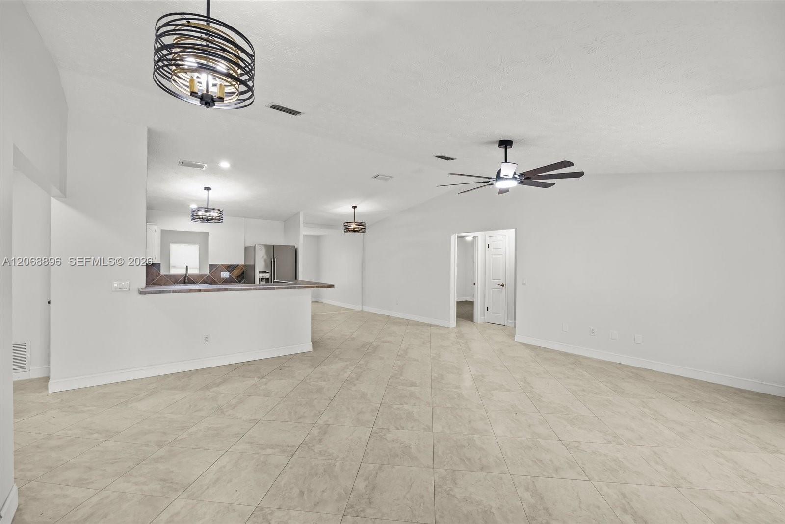 502 Nw Goldcoast Avenue Property Photo 4