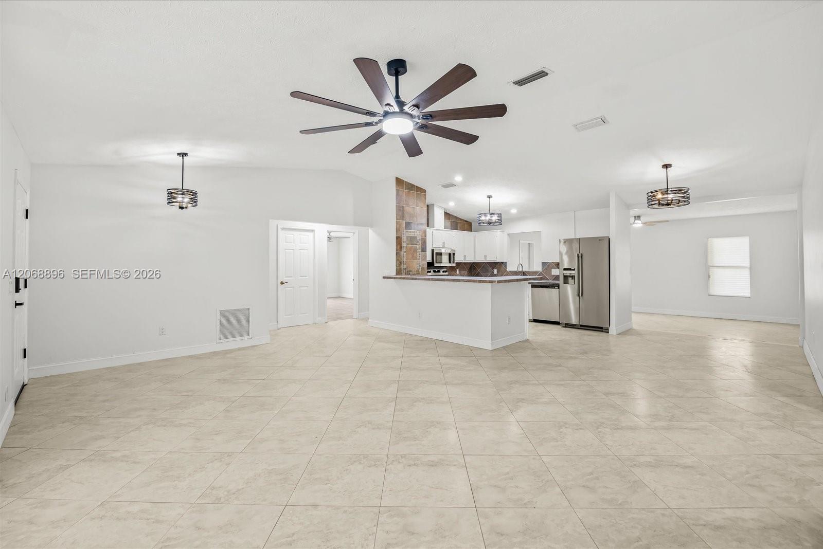 502 Nw Goldcoast Avenue Property Photo 5