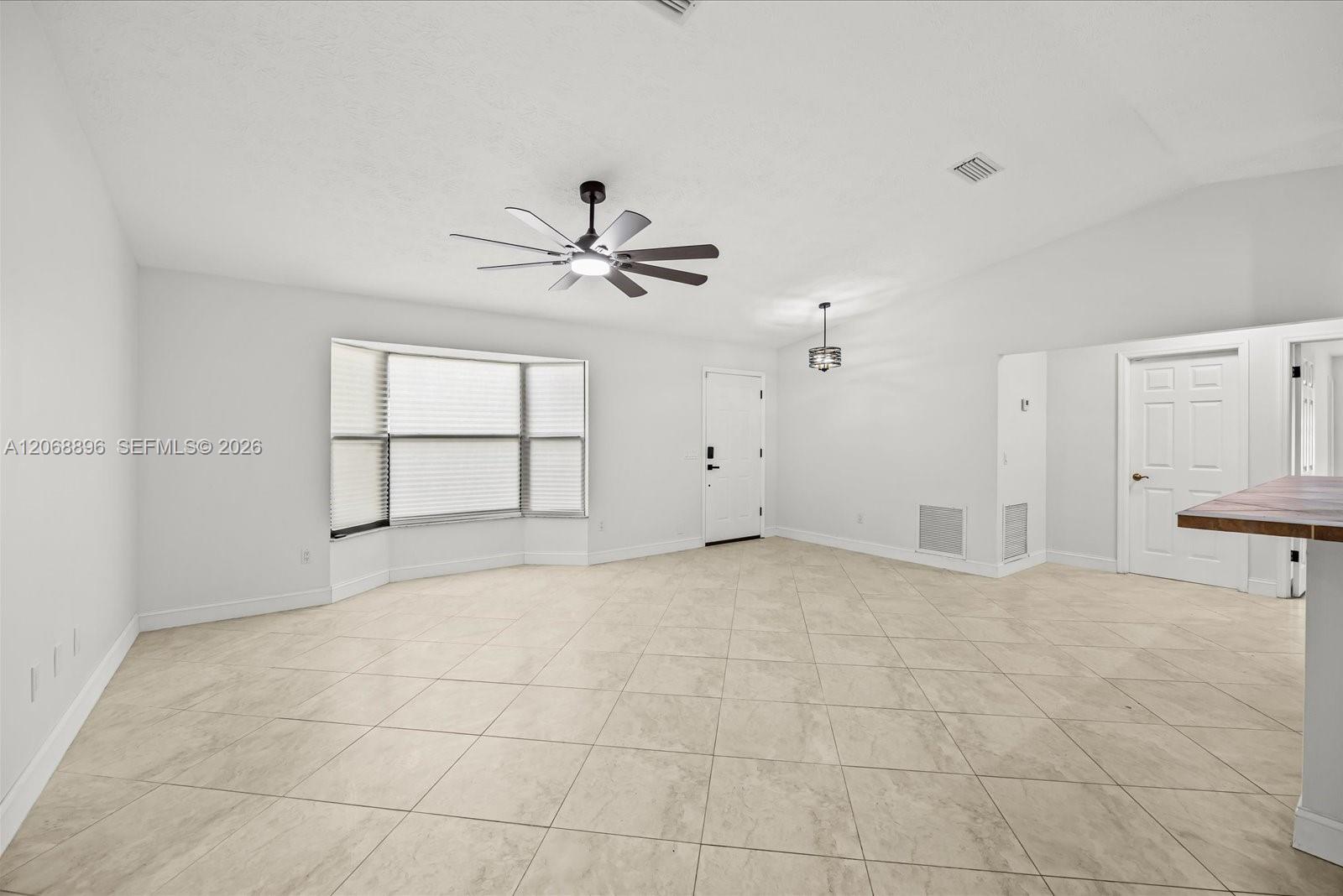 502 Nw Goldcoast Avenue Property Photo 6