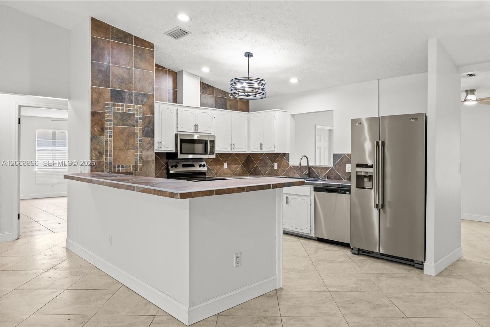 502 Nw Goldcoast Avenue Property Photo 7