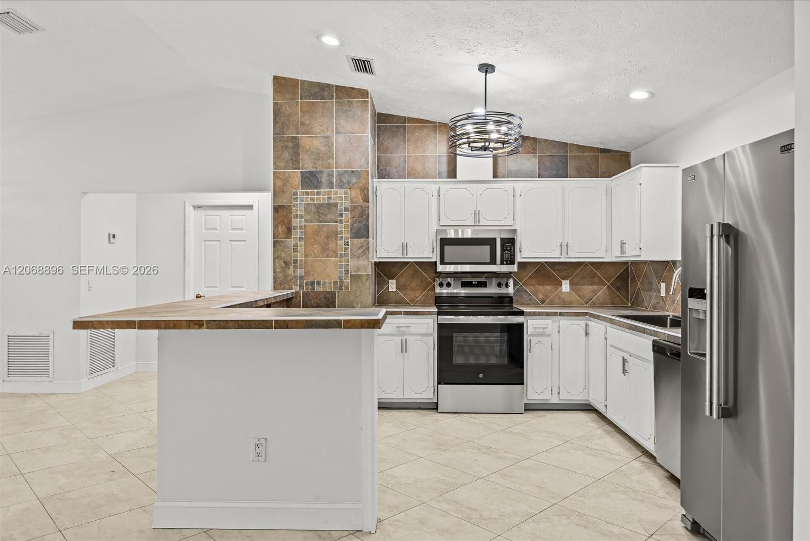 502 Nw Goldcoast Avenue Property Photo 8