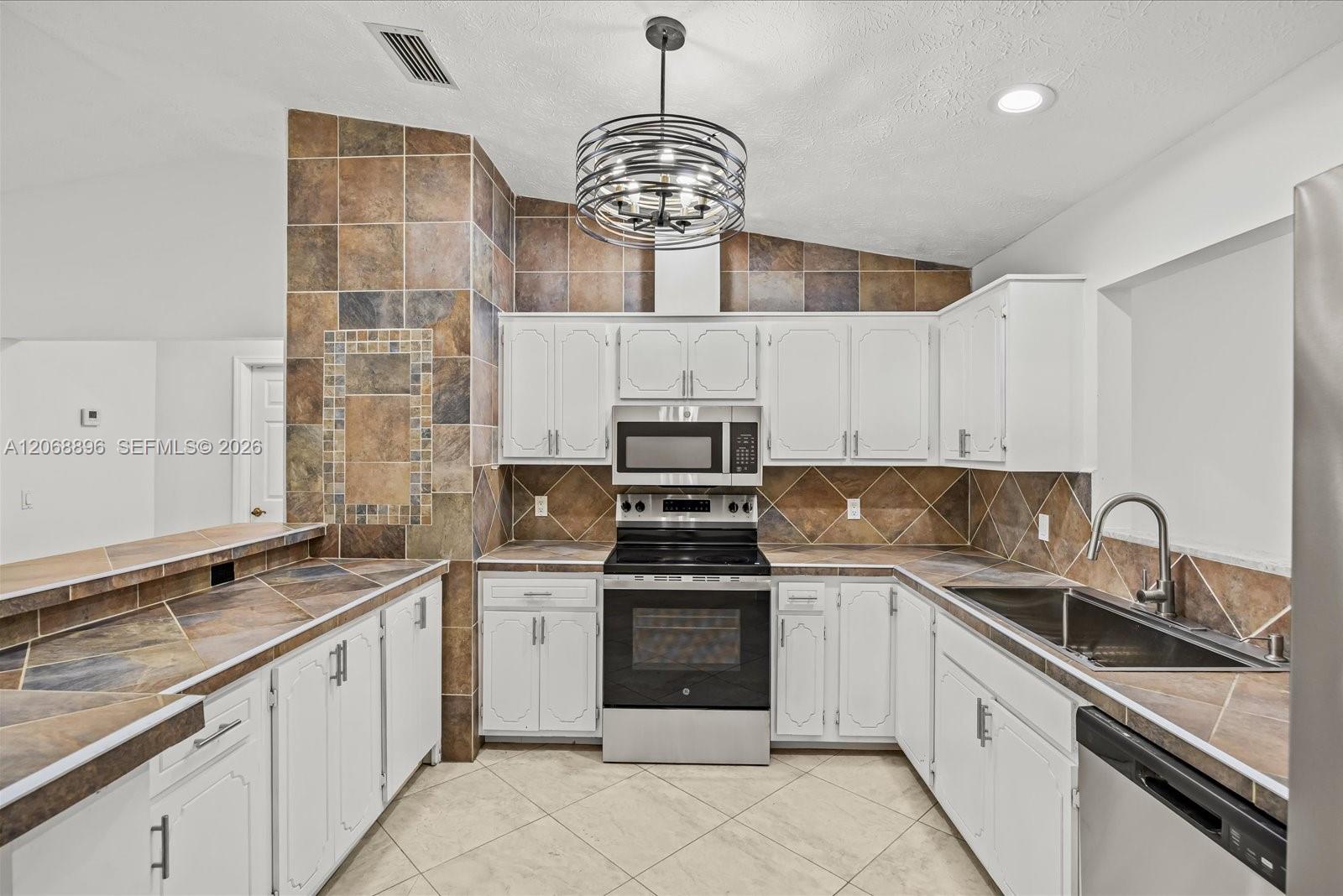 502 Nw Goldcoast Avenue Property Photo 9
