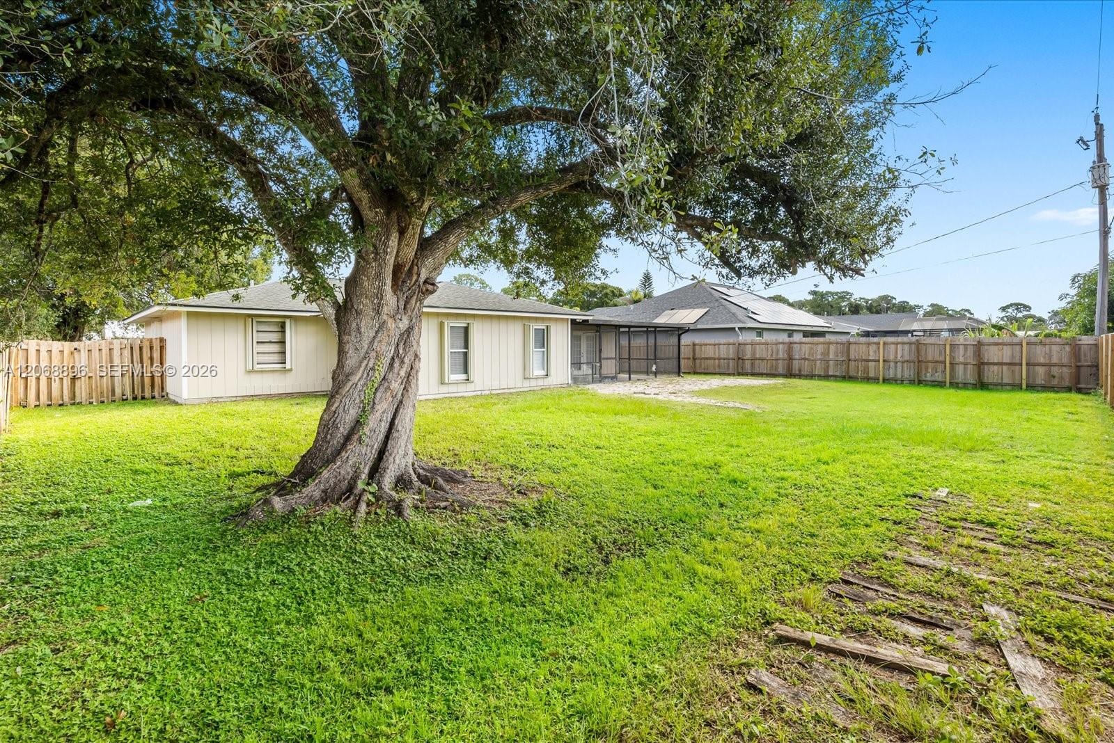 502 Nw Goldcoast Avenue Property Photo 32